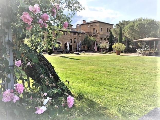 Domaine De La Ruisseliere Hotell Lacenas Eksteriør bilde